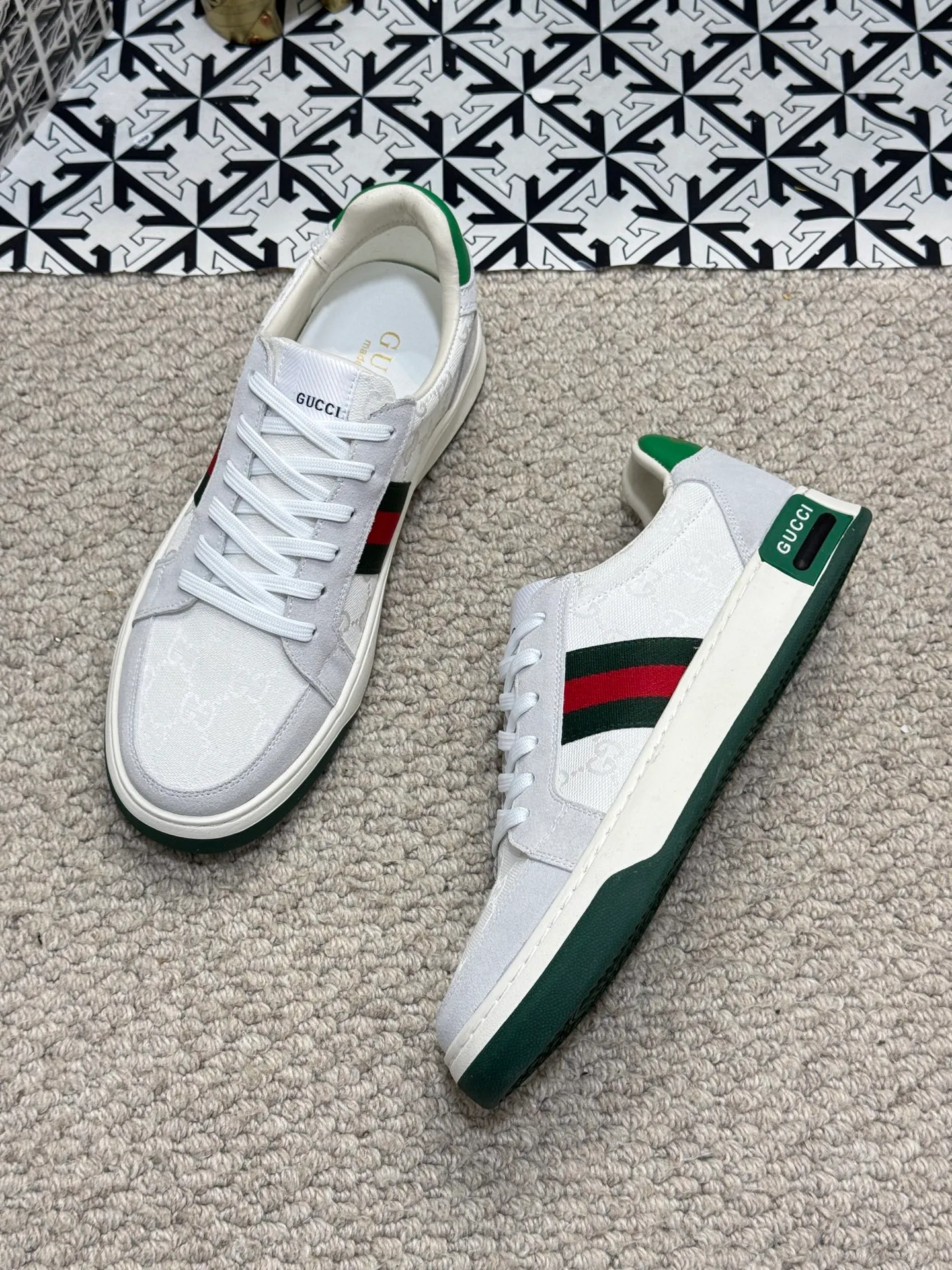 Men's shoes 💰400 [New model] 🪳🪳Gucci─Gucci classic. Gucci purchase level, comparable to genuine products without pressure, colorful style prevails, really looks good on the feet, original leather imported from Italy, the texture is amazing! Lasting technology, first-layer sheepskin lining imported from Italy, highly recommended product, a must-see, high quality will definitely satisfy you! Size: 38-44 (45 customized